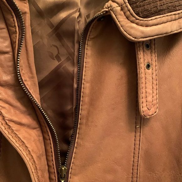 Jones New York leather jacket size L
Excellent Pre-owned Condition - Picture 7 of 11